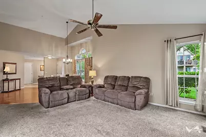 1628 Columbia Circle #1, Bartlett, IL 60103 - Photo 5