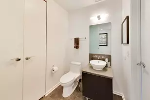 600 N Fairbanks Ct, Chicago, IL 60611 - Photo 11