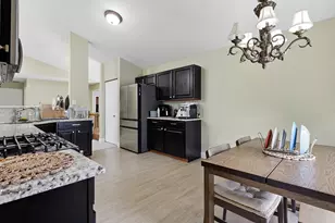 2481 Stoughton Cir, Aurora, IL 60502 - Photo 9