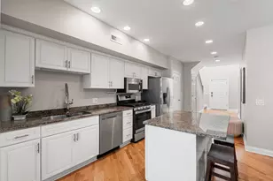 3250 N Lincoln Ave, Chicago, IL 60657 - Photo 9