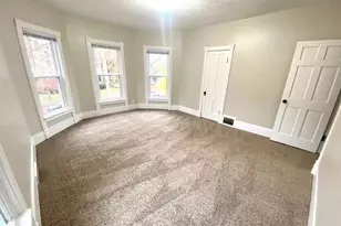 612 1/2 E Chestnut St, Bloomington, IL 61701 - Photo 5