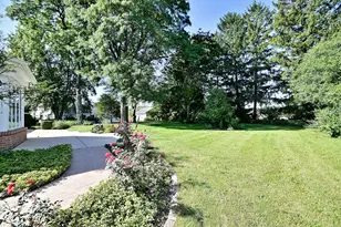 9 Dover Dr, Oak Brook, IL 60523 - Photo 63