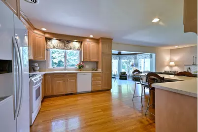 9 Dover Drive, Oak Brook, IL 60523 - Photo 17