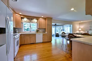 9 Dover Dr, Oak Brook, IL 60523 - Photo 17