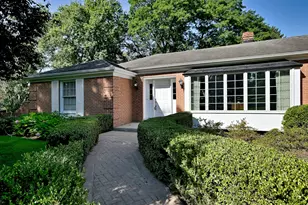 9 Dover Dr, Oak Brook, IL 60523 - Photo 7