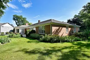 9 Dover Dr, Oak Brook, IL 60523 - Photo 53