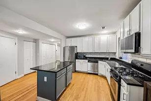 3011 W Gunnison St, Chicago, IL 60625 - Photo 9
