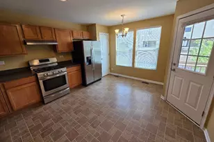 107 Driscoll Ln, Wood Dale, IL 60191 - Photo 9