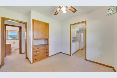 319 N Lord Avenue, Carpentersville, IL 60110 - Photo 13
