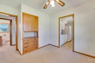 319 N Lord Ave, Carpentersville, IL 60110 - Photo 13