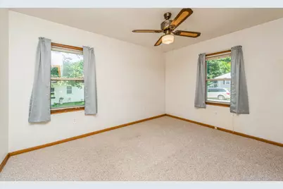 319 N Lord Avenue, Carpentersville, IL 60110 - Photo 17