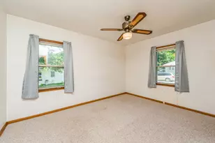 319 N Lord Ave, Carpentersville, IL 60110 - Photo 17