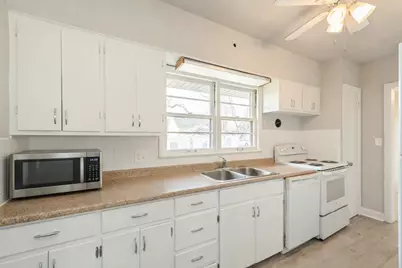 319 N Lord Avenue, Carpentersville, IL 60110 - Photo 11
