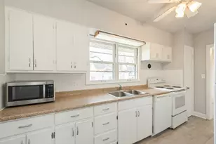 319 N Lord Ave, Carpentersville, IL 60110 - Photo 11