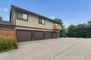 8314 Portsmouth Dr, Darien, IL 60561 - Photo 13