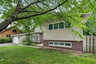 145 Dole Ave, Crystal Lake, IL 60014 - Photo 3