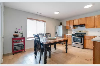 287 W Whispering Oaks Lane, Round Lake, IL 60073 - Photo 9