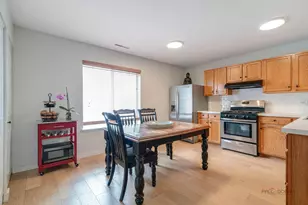 287 W Whispering Oaks Ln, Round Lake, IL 60073 - Photo 9