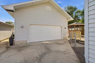 1005 N Western Ave, Bloomington, IL 61701 - Photo 3