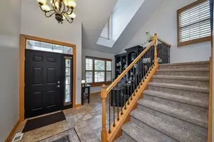 322 Quarry Ridge Cir, Sugar Grove, IL 60554 - Photo 3