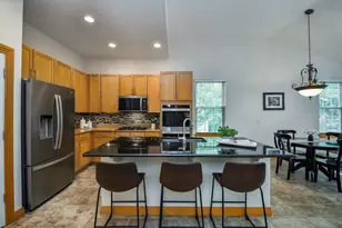 322 Quarry Ridge Cir, Sugar Grove, IL 60554 - Photo 11