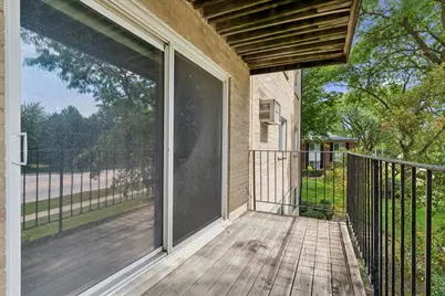 2424 E Oakton Street #2L, Arlington Heights, IL 60004 - Photo 11