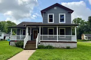 703 Chapel St, Ottawa, IL 61350 - Photo 1