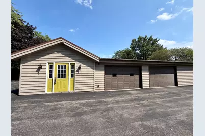 1126 E State Street, Sycamore, IL 60178 - Photo 3