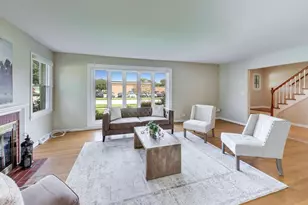 2505 E Mayfair Rd, Arlington Heights, IL 60004 - Photo 3