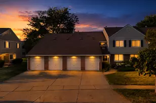 938 Hidden Lake Dr, Buffalo Grove, IL 60089 - Photo 1