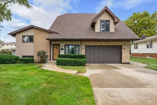 24 W Devon Ave, Roselle, IL 60172 - Photo 1