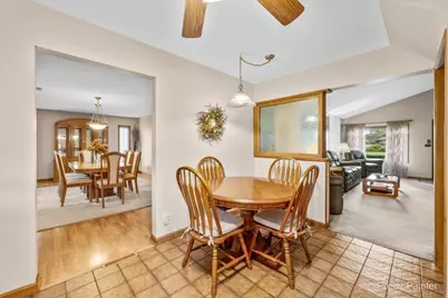 24 W Devon Avenue, Roselle, IL 60172 - Photo 5