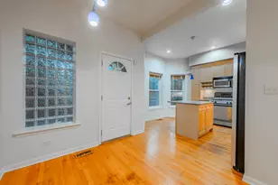 1017 W Dakin Ave, Chicago, IL 60613 - Photo 9