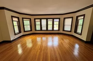 7634 S Phillips Ave, Chicago, IL 60649 - Photo 3