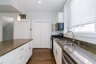 2005 N Hoyne Ave, Chicago, IL 60647 - Photo 9