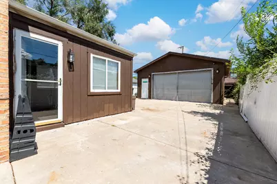 9543 S Mozart Street, Evergreen Park, IL 60805 - Photo 17