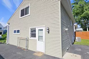 618 W Comstock Ave, Elmhurst, IL 60126 - Photo 3