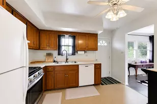 17730 Cherrywood Ln, Homewood, IL 60430 - Photo 9