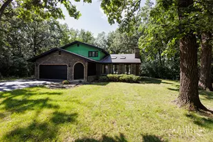855 Charles St, Crete, IL 60417 - Photo 3