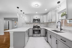 9716 S Prairie Ave, Chicago, IL 60628 - Photo 5