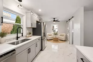 9716 S Prairie Ave, Chicago, IL 60628 - Photo 7
