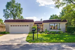 2457 Seville Cir, Northbrook, IL 60062 - Photo 1