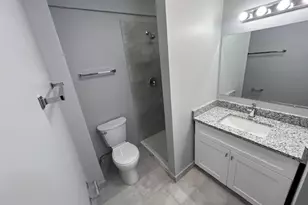 926 W Belle Plaine Ave, Chicago, IL 60613 - Photo 15