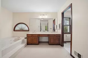 837 Heatherstone Dr, Schaumburg, IL 60173 - Photo 11
