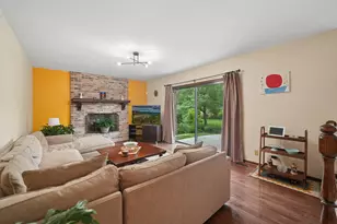 837 Heatherstone Dr, Schaumburg, IL 60173 - Photo 3