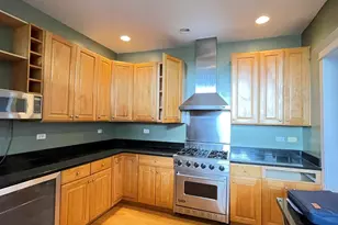 7662 N Sheridan Rd, Chicago, IL 60626 - Photo 7