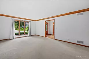 251 N Cambridge Dr, Geneva, IL 60134 - Photo 7