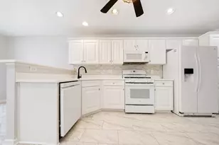 600 Vine St, Hampshire, IL 60140 - Photo 13