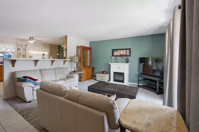 560 W Berkley Lane, Hoffman Estates, IL 60169 - Photo 5