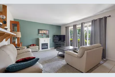 560 W Berkley Lane, Hoffman Estates, IL 60169 - Photo 3